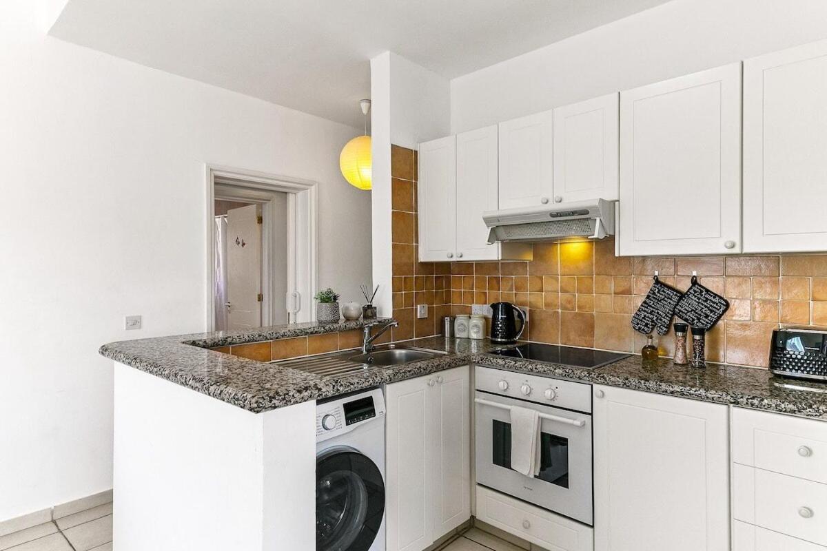 Limnaria Gardens Beautiful Apartment By Vichy Пафос Екстериор снимка