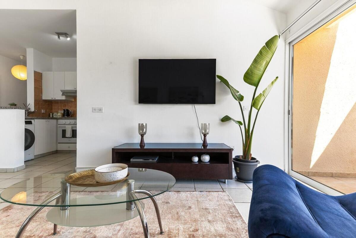 Limnaria Gardens Beautiful Apartment By Vichy Пафос Екстериор снимка